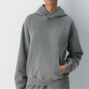 NEVER WORN aritzia perfect fit sweatfleece hoodie lived in dark grey size small